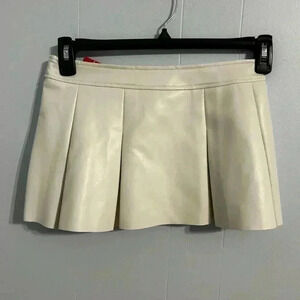Size extra small 2 SHEIN faux leather‎ mini skirt. White. New